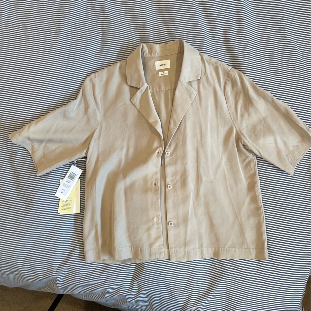 NWT, Aritzia beige beso button up shirt, size XS
